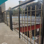 نرده عمودی استیل طلایی مشکی